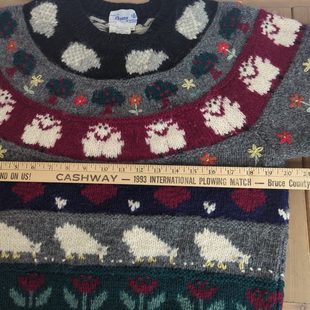 Vintage Deans of Scotland Shetland Wool Sweater Farm Animals Sheep Cows Hearts - Picture 8 of 9